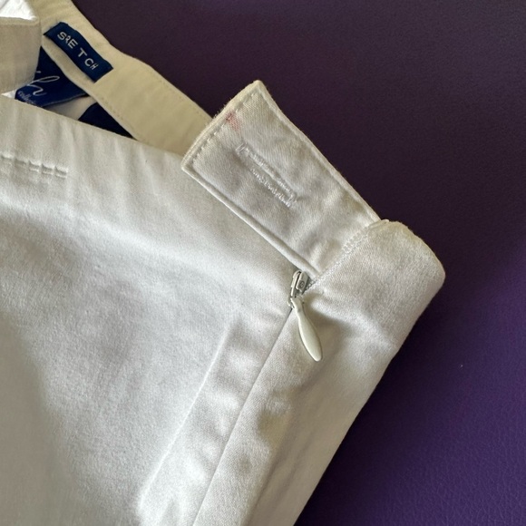 White Capris with side zipper - Picture 2 of 3